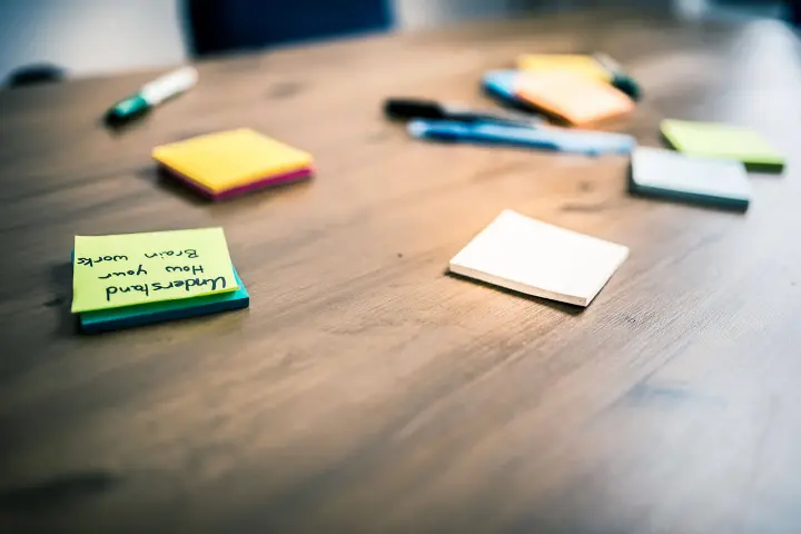 Sticky note brainstorm_iStock-921987262