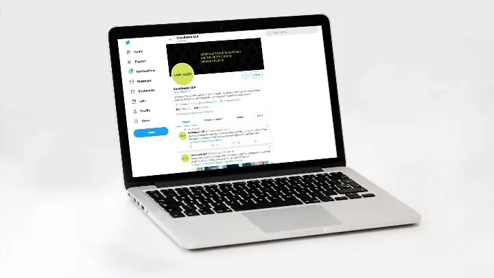 Cavalluzzo_Social media marketing_Twitter_Laptop view