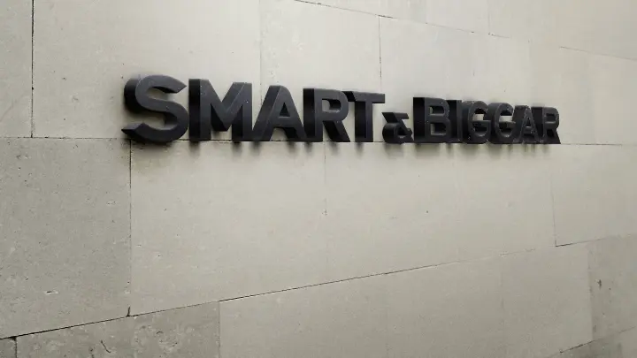 Smart Biggar_S B_Signage design_Logo design